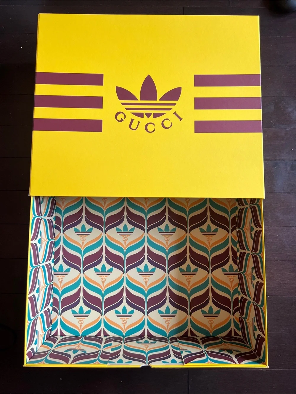 Gucci x adidas Red, Blue & Cream Trefoil Pattern Bucket Hat - Picture 3 of 5